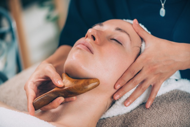 face-massage-with-madero-therapy-wooden-massager-2024-10-18-08-28-25-utc 중간